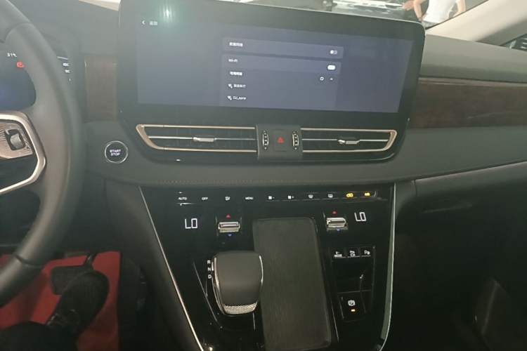 Used Hongqi HQ9 PHEV 2024 2.0T Four-Wheel Drive Luxury Edition Audio And AC Panel