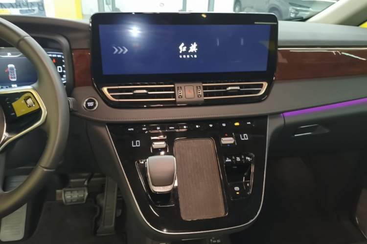 Used Hongqi HQ9 PHEV 2024 2.0T Four-Wheel Drive Luxury Edition Audio And AC Panel