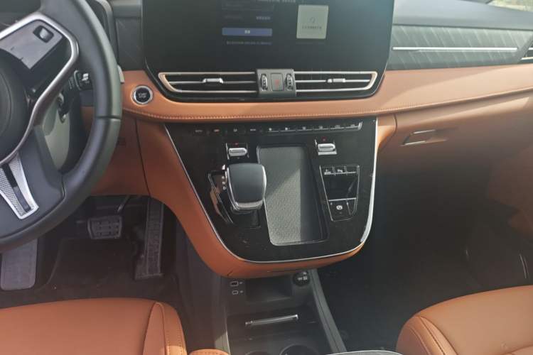 Used Hongqi HQ9 PHEV 2024 2.0T Four-Wheel Drive Business Edition Audio And AC Panel