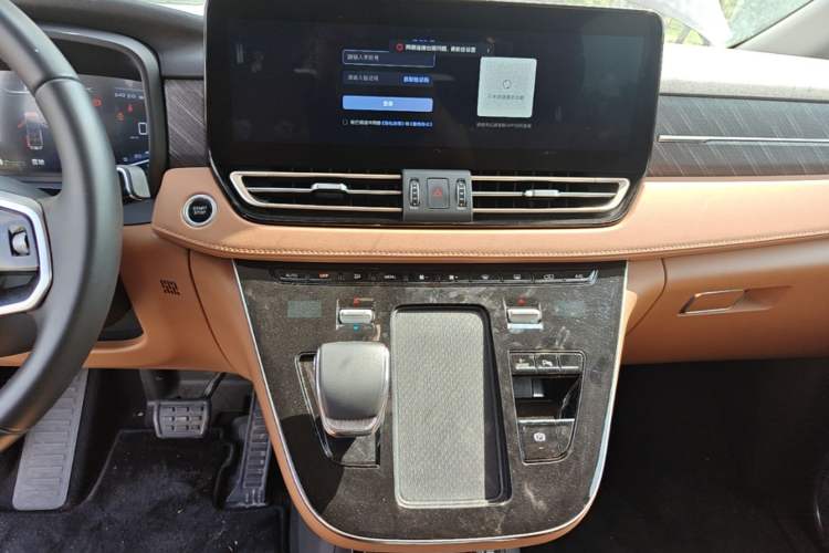 Used Hongqi HQ9 PHEV 2024 2.0T Four-Wheel Drive Business Edition Audio And AC Panel
