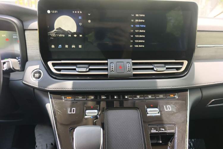 Used Hongqi HQ9 PHEV 2024 2.0T Four-Wheel Drive Business Edition Audio And AC Panel