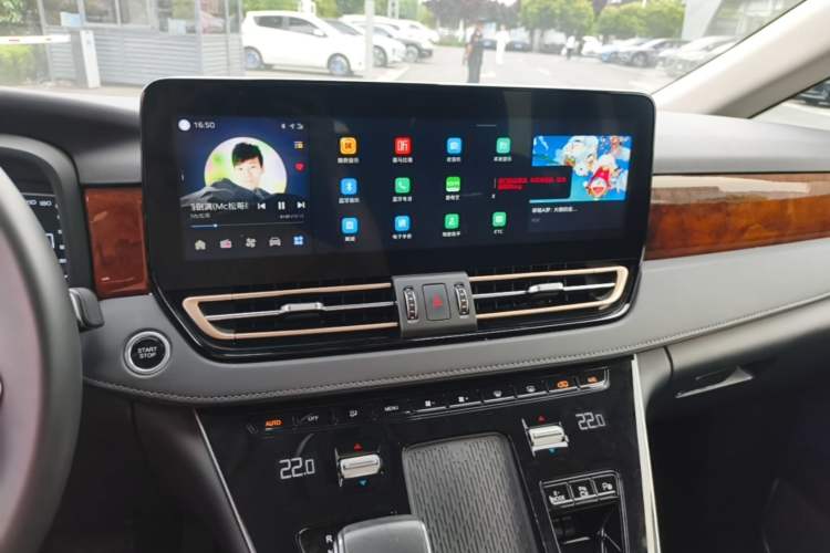 Used Hongqi HQ9 PHEV 2024 2.0T Four-Wheel Drive Luxury Edition Audio And AC Panel