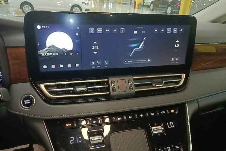 Used Hongqi HQ9 PHEV 2024 2.0T Four-Wheel Drive Luxury Edition Audio And AC Panel