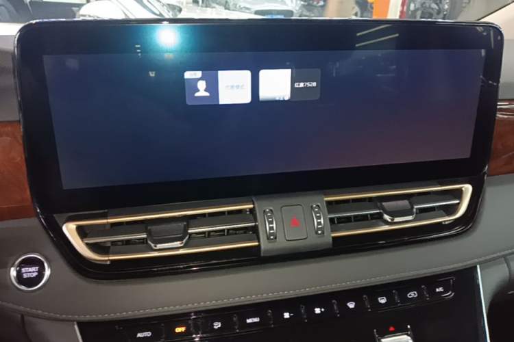 Used Hongqi HQ9 PHEV 2024 2.0T Four-Wheel Drive Luxury Edition Audio And AC Panel