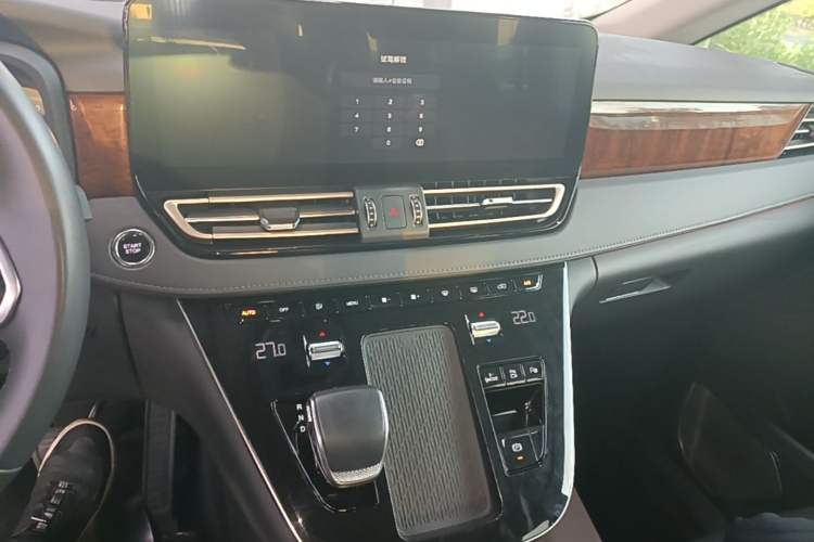 Used Hongqi HQ9 PHEV 2024 2.0T Four-Wheel Drive Luxury Edition Audio And AC Panel