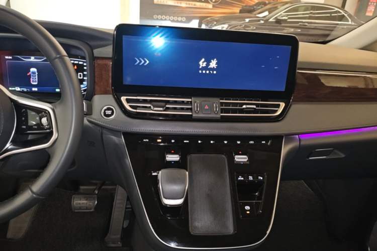Used Hongqi HQ9 PHEV 2024 2.0T Four-Wheel Drive Luxury Edition Audio And AC Panel