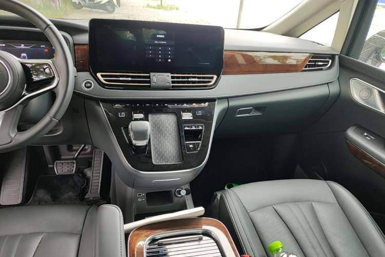 Used Hongqi HQ9 PHEV 2024 2.0T Four-Wheel Drive Luxury Edition Audio And AC Panel