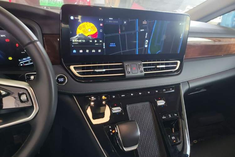 Used Hongqi HQ9 PHEV 2024 2.0T Four-Wheel Drive Luxury Edition Audio And AC Panel