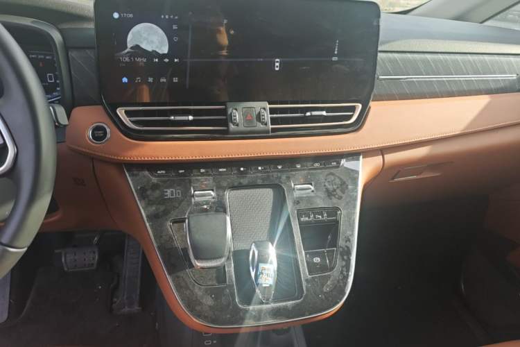Used Hongqi HQ9 PHEV 2024 2.0T Four-Wheel Drive Business Edition Audio And AC Panel