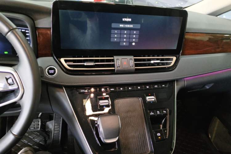 Used Hongqi HQ9 PHEV 2024 2.0T Four-Wheel Drive Luxury Edition Audio And AC Panel