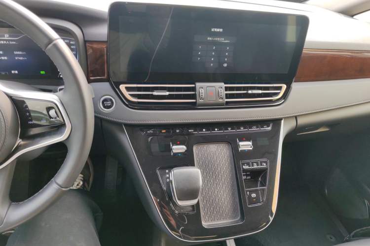 Used Hongqi HQ9 PHEV 2024 2.0T Four-Wheel Drive Luxury Edition Audio And AC Panel