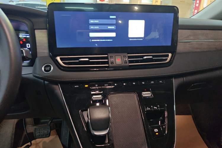 Used Hongqi HQ9 PHEV 2024 2.0T Four-Wheel Drive Business Edition Audio And AC Panel