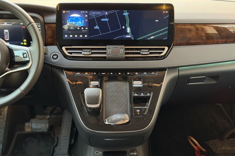 Used Hongqi HQ9 PHEV 2024 2.0T Four-Wheel Drive Luxury Edition Audio And AC Panel