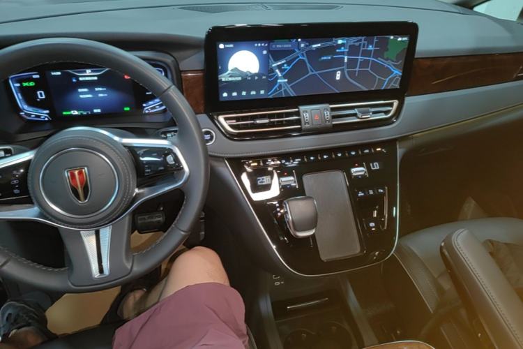 Used Hongqi HQ9 PHEV 2024 2.0T Four-Wheel Drive Luxury Edition Center Console