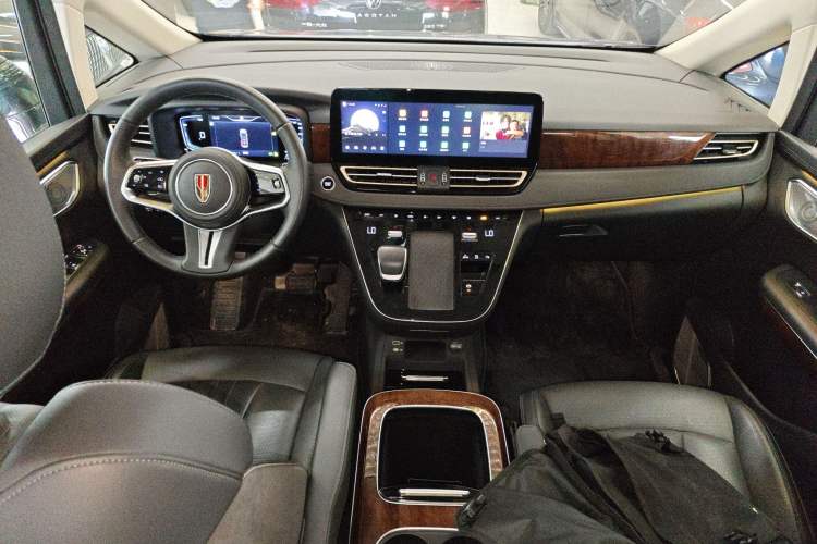 Used Hongqi HQ9 PHEV 2024 2.0T Four-Wheel Drive Luxury Edition Center Console