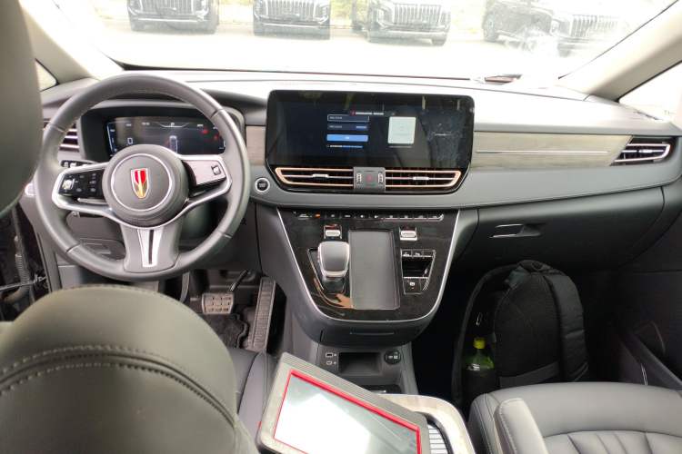 Used Hongqi HQ9 PHEV 2024 2.0T Four-Wheel Drive Business Edition Center Console