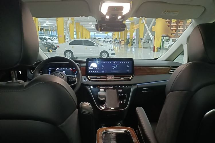 Used Hongqi HQ9 PHEV 2024 2.0T Four-Wheel Drive Luxury Edition Center Console