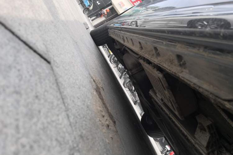 Used Hongqi HQ9 PHEV 2024 2.0T Four-Wheel Drive Business Edition Chassis Front Right