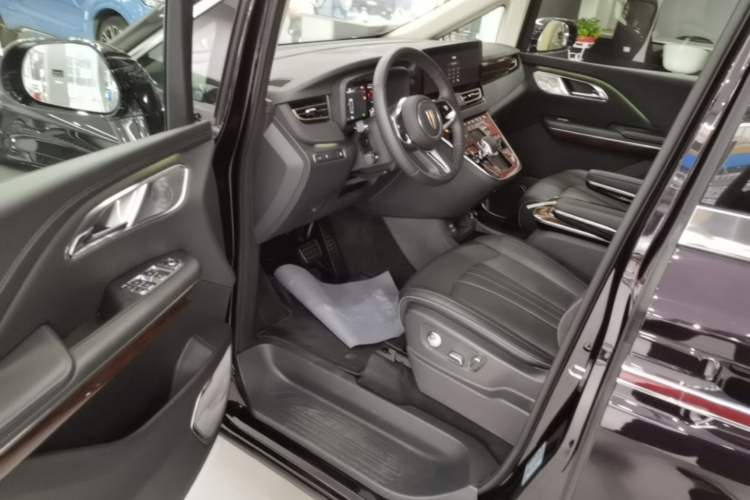 Used Hongqi HQ9 PHEV 2024 2.0T Four-Wheel Drive Luxury Edition Driver Seat