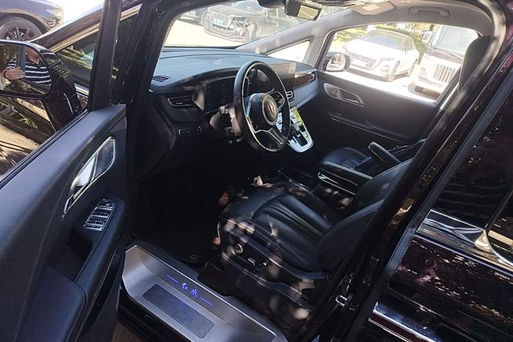 Used Hongqi HQ9 PHEV 2024 2.0T Four-Wheel Drive Luxury Edition Driver Seat
