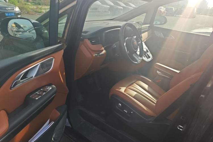 Used Hongqi HQ9 PHEV 2024 2.0T Four-Wheel Drive Business Edition Driver Seat