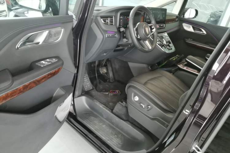 Used Hongqi HQ9 PHEV 2024 2.0T Four-Wheel Drive Luxury Edition Driver Seat