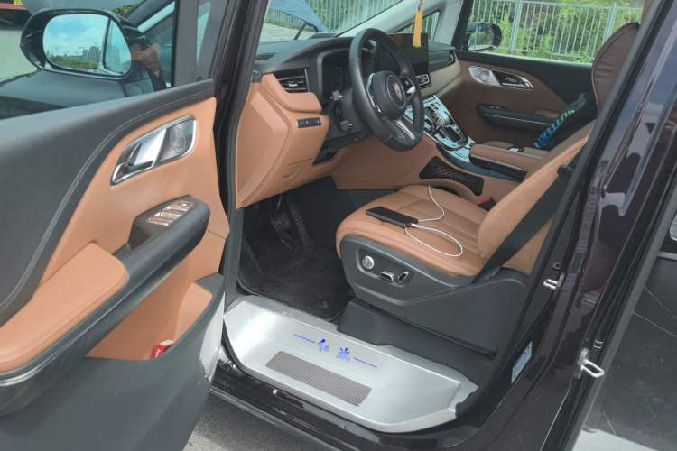 Used Hongqi HQ9 PHEV 2024 2.0T Four-Wheel Drive Business Edition Driver Seat