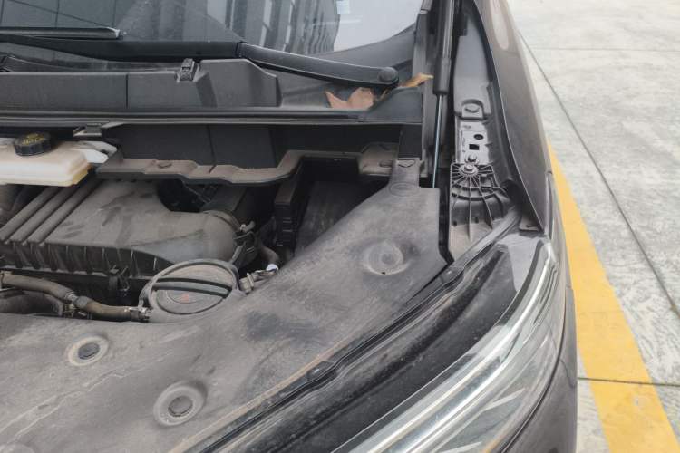 Used Hongqi HQ9 PHEV 2024 2.0T Four-Wheel Drive Business Edition Engine Bay Left
