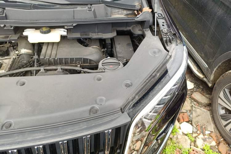 Used Hongqi HQ9 PHEV 2024 2.0T Four-Wheel Drive Business Edition Engine Bay Left