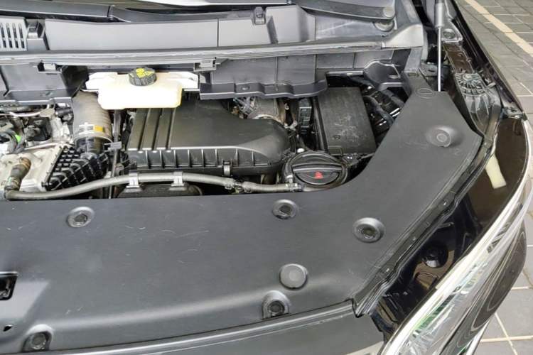 Used Hongqi HQ9 PHEV 2024 2.0T Four-Wheel Drive Luxury Edition Engine Bay Left