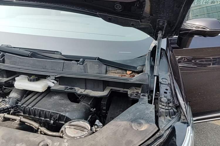 Used Hongqi HQ9 PHEV 2024 2.0T Four-Wheel Drive Luxury Edition Engine Bay Left