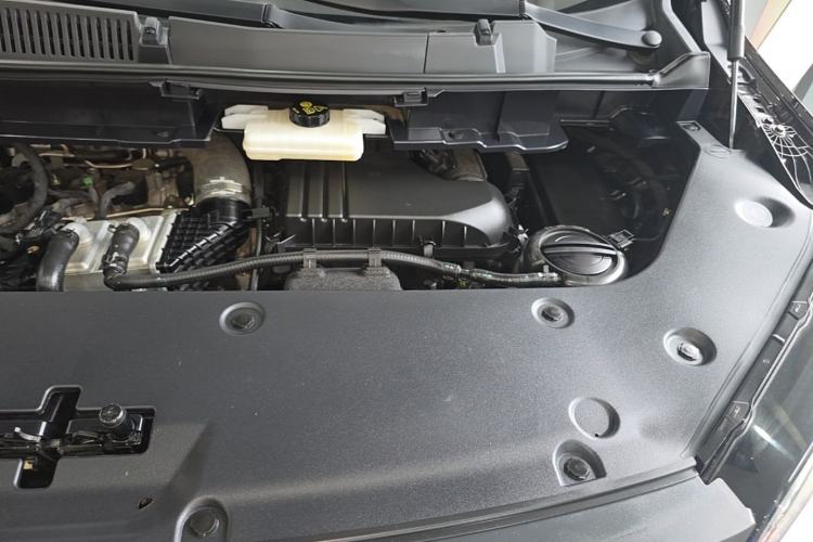 Used Hongqi HQ9 PHEV 2024 2.0T Four-Wheel Drive Luxury Edition Engine Bay Left