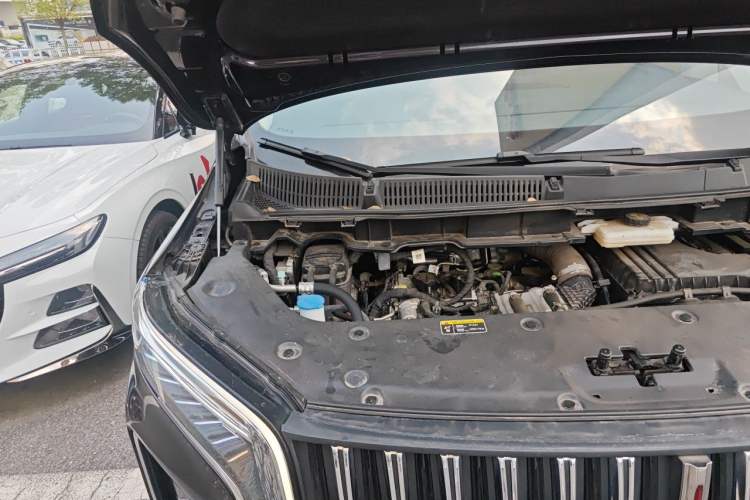 Used Hongqi HQ9 PHEV 2024 2.0T Four-Wheel Drive Luxury Edition Engine Bay Right