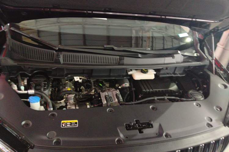 Used Hongqi HQ9 PHEV 2024 2.0T Four-Wheel Drive Luxury Edition Engine Bay
