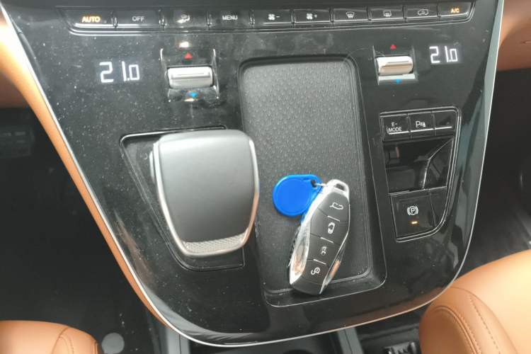 Used Hongqi HQ9 PHEV 2024 2.0T Four-Wheel Drive Business Edition Gear Lever