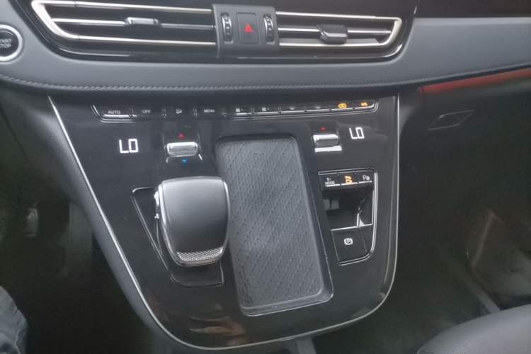Used Hongqi HQ9 PHEV 2024 2.0T Four-Wheel Drive Luxury Edition Gear Lever
