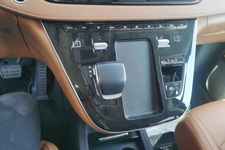Used Hongqi HQ9 PHEV 2024 2.0T Four-Wheel Drive Business Edition Gear Lever