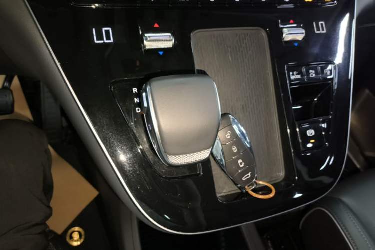 Used Hongqi HQ9 PHEV 2024 2.0T Four-Wheel Drive Luxury Edition Gear Lever