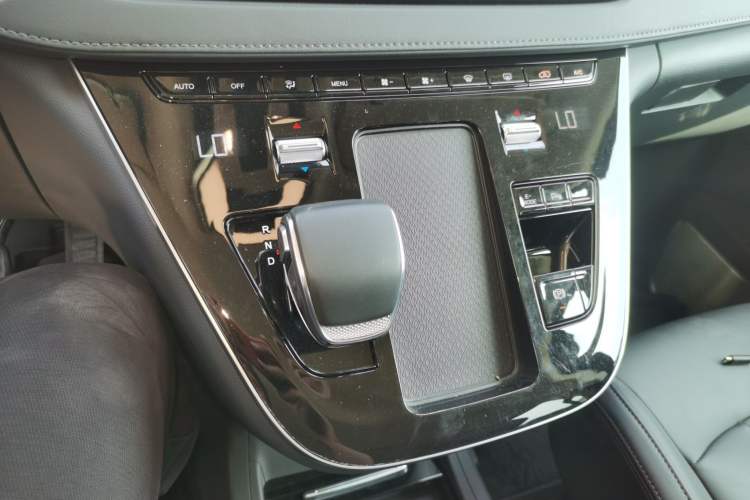 Used Hongqi HQ9 PHEV 2024 2.0T Four-Wheel Drive Business Edition Gear Lever