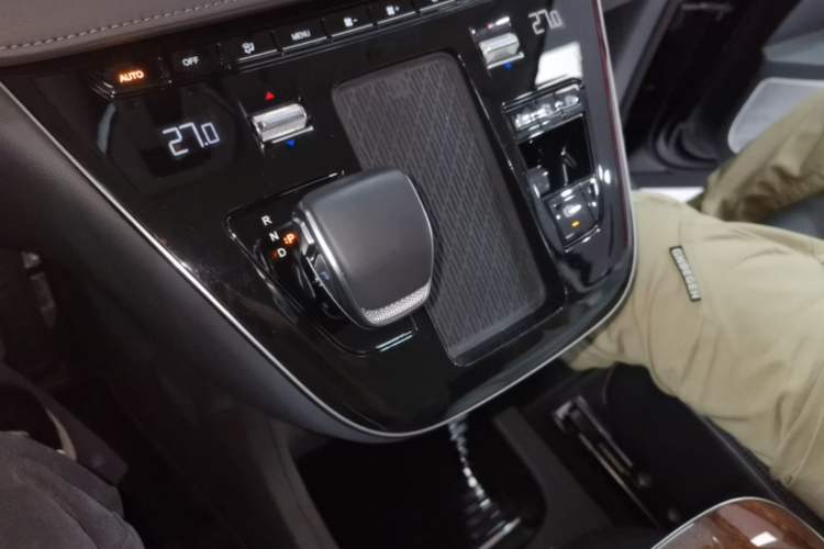 Used Hongqi HQ9 PHEV 2024 2.0T Four-Wheel Drive Luxury Edition Gear Lever