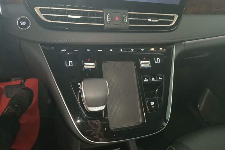 Used Hongqi HQ9 PHEV 2024 2.0T Four-Wheel Drive Luxury Edition Gear Lever