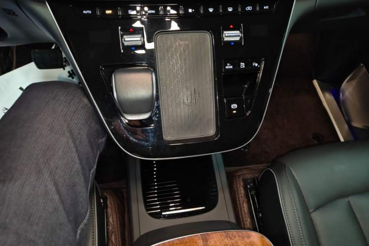 Used Hongqi HQ9 PHEV 2024 2.0T Four-Wheel Drive Luxury Edition Gear Lever