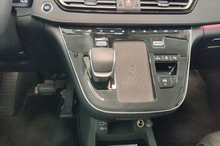 Used Hongqi HQ9 PHEV 2024 2.0T Four-Wheel Drive Luxury Edition Gear Lever
