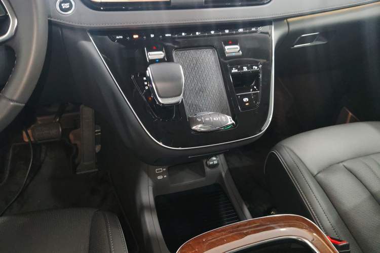 Used Hongqi HQ9 PHEV 2024 2.0T Four-Wheel Drive Luxury Edition Gear Lever