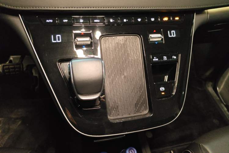 Used Hongqi HQ9 PHEV 2024 2.0T Four-Wheel Drive Luxury Edition Gear Lever