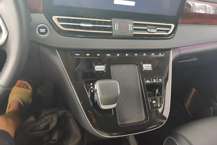 Used Hongqi HQ9 PHEV 2024 2.0T Four-Wheel Drive Luxury Edition Gear Lever