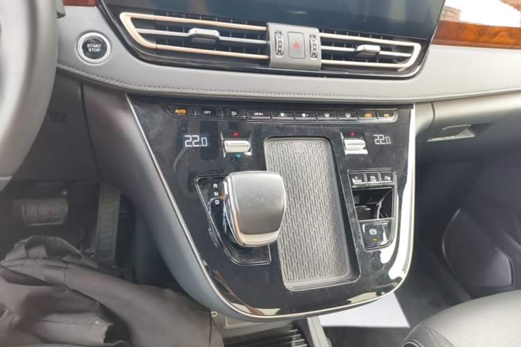 Used Hongqi HQ9 PHEV 2024 2.0T Four-Wheel Drive Luxury Edition Gear Lever