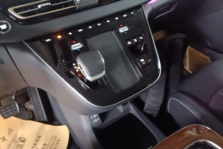 Used Hongqi HQ9 PHEV 2024 2.0T Four-Wheel Drive Luxury Edition Gear Lever