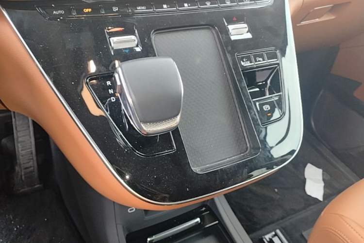 Used Hongqi HQ9 PHEV 2024 2.0T Four-Wheel Drive Business Edition Gear Lever