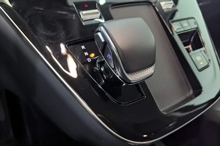 Used Hongqi HQ9 PHEV 2024 2.0T Four-Wheel Drive Business Edition Gear Lever